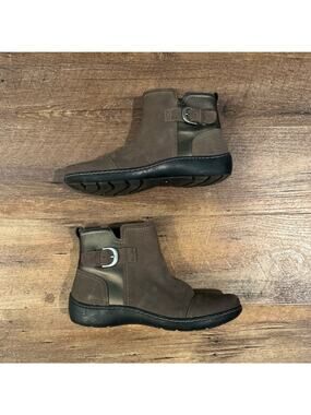 Clarks Cora Marigold Ankle Booties Taupe Suede Size Zip Buckle 9 M Comfort READ